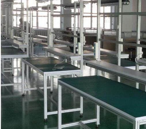 防靜電工作臺主體框架一般采用鋁型材，臺面則采用防靜電防火板或防靜電臺墊